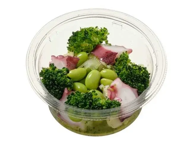 “手軽に豪華”なクリスマスをセブン‐イレブンで！「チーズ好きのための白いポテトサラダ」や「炭火焼きローストチキンレッグ」、大人気の「金のマルゲリータ」も進化して登場 画像 2