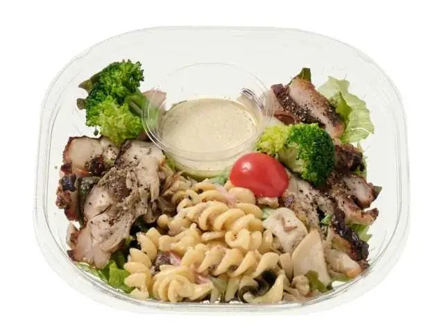 “手軽に豪華”なクリスマスをセブン‐イレブンで！「チーズ好きのための白いポテトサラダ」や「炭火焼きローストチキンレッグ」、大人気の「金のマルゲリータ」も進化して登場 画像 7