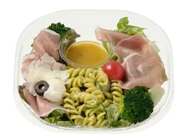 “手軽に豪華”なクリスマスをセブン‐イレブンで！「チーズ好きのための白いポテトサラダ」や「炭火焼きローストチキンレッグ」、大人気の「金のマルゲリータ」も進化して登場 画像 8