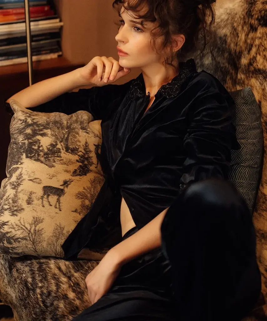 クリスマスを彩るドラマティックな赤。官能と上品さが共存する「ANNEBRA」のホリデーランジェリー 画像 6