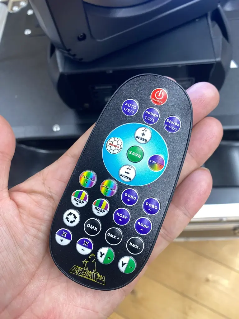 新製品 リモコンで制御可能な150Wムービングライト「VL-150W-Moving-IR」照明卓やDMXを使わずにムービングライトを制御できます。ホストクラブやガールズバー・カラオケ店などにおすすめ！ 画像 2