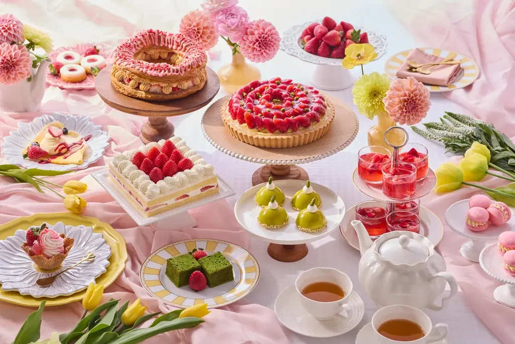 まるで春のガーデンパーティ！五感でいちごを楽しむ「ストロベリースイーツブッフェ」を開催。伝統レシピの王道スイーツから目の前で仕上げる”体験型”クレープ、トレンドの焼きドーナツまで贅沢に堪能。 画像 11