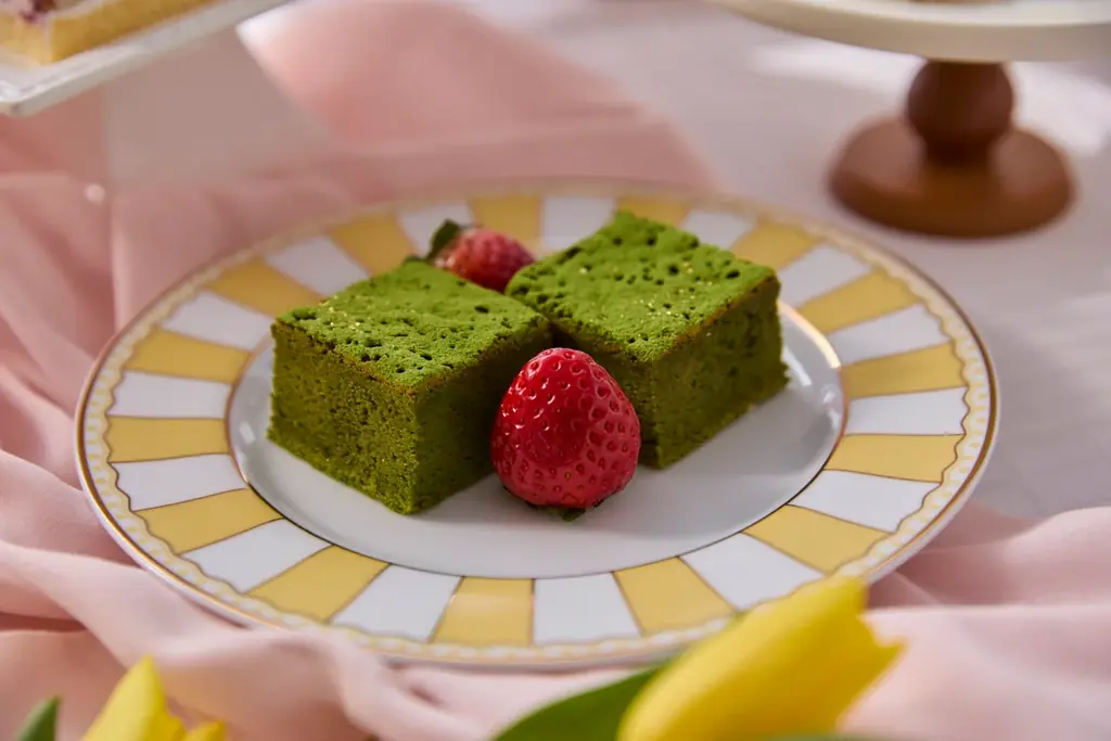 まるで春のガーデンパーティ！五感でいちごを楽しむ「ストロベリースイーツブッフェ」を開催。伝統レシピの王道スイーツから目の前で仕上げる”体験型”クレープ、トレンドの焼きドーナツまで贅沢に堪能。 画像 12