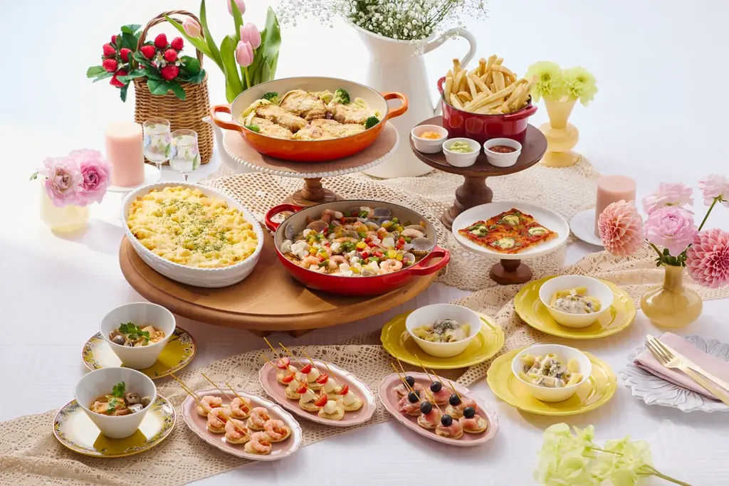 まるで春のガーデンパーティ！五感でいちごを楽しむ「ストロベリースイーツブッフェ」を開催。伝統レシピの王道スイーツから目の前で仕上げる”体験型”クレープ、トレンドの焼きドーナツまで贅沢に堪能。 画像 17