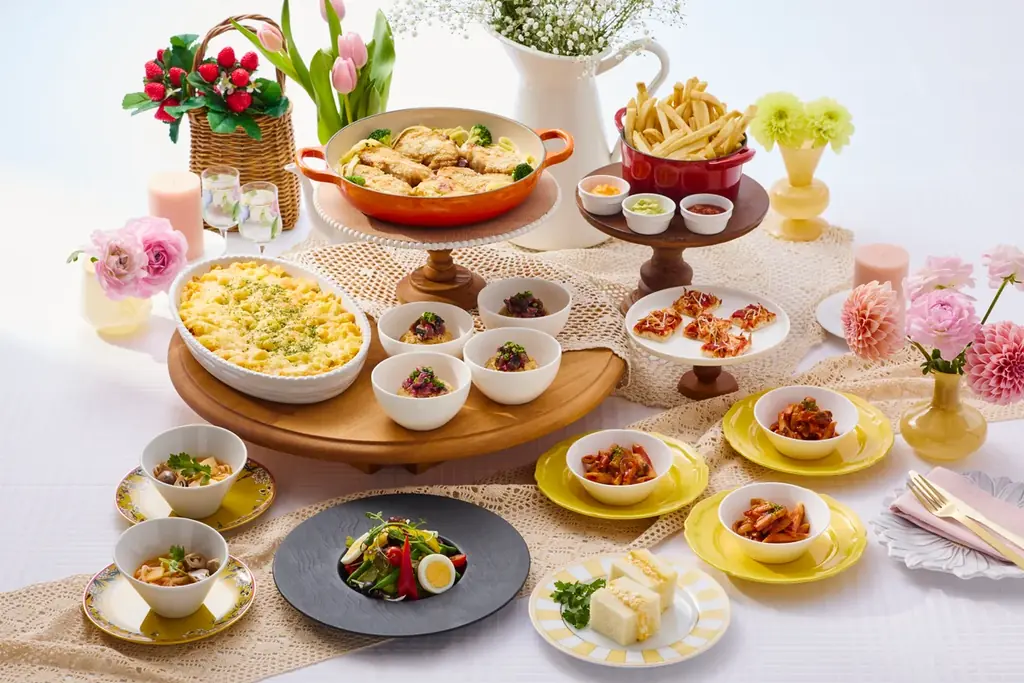 まるで春のガーデンパーティ！五感でいちごを楽しむ「ストロベリースイーツブッフェ」を開催。伝統レシピの王道スイーツから目の前で仕上げる”体験型”クレープ、トレンドの焼きドーナツまで贅沢に堪能。 画像 18