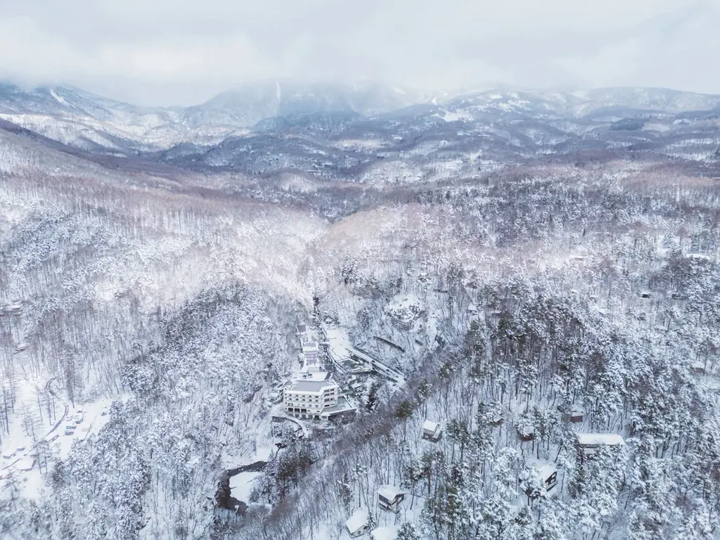 太宰治も訪れた宿で【100年の歴史を歩く】館内ツアー開始《避暑だけでない》蓼科の冬の魅力を、全国に伝える創業百年・老舗宿の挑戦 画像 2