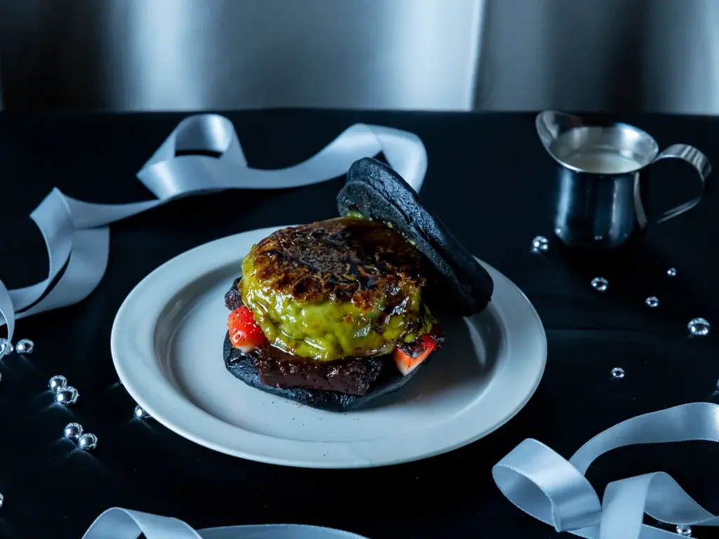 地元メディアで話題のスイーツ新作！「THE LIVELY 福岡博多」の非日常空間で楽しむ、“私”のためのバレンタイン！背徳のブリュレどら焼きなど期間限定カフェバーメニューが１月２０日（火）より登場 画像 2