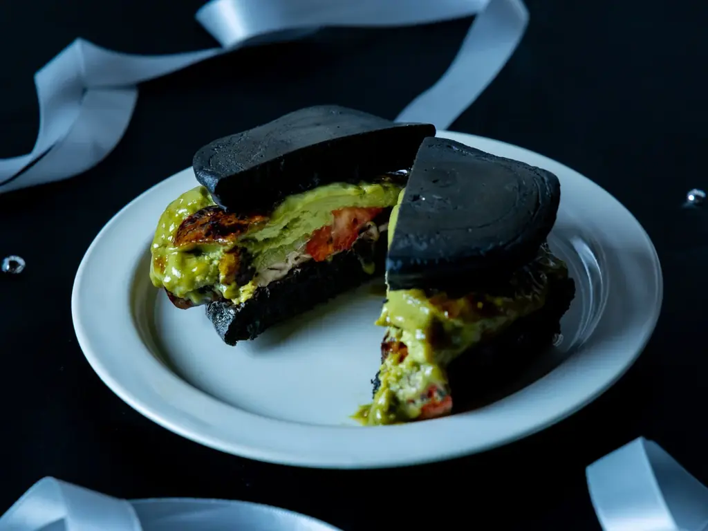 地元メディアで話題のスイーツ新作！「THE LIVELY 福岡博多」の非日常空間で楽しむ、“私”のためのバレンタイン！背徳のブリュレどら焼きなど期間限定カフェバーメニューが１月２０日（火）より登場 画像 3