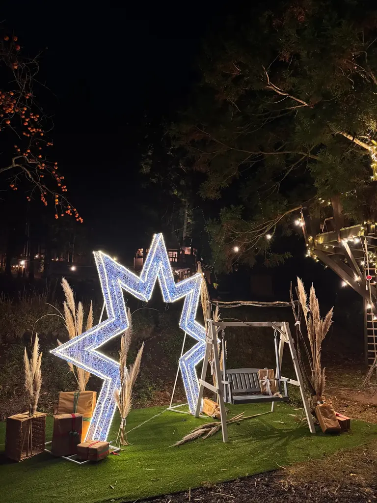 千葉　里山クリスマス 2025-2026｜クリスマス装飾とフォトスポットを展開！猫たちもクリスマスリボンでお出迎え、冬の特別イベントこたつみかんまつり同時開催 画像 4