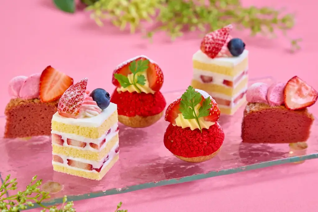 【リーガロイヤルホテル大阪】春限定！溢れんばかりのいちごが大行進「いちごアフタヌーンティー ～春のいちごパレード！～」 画像 2