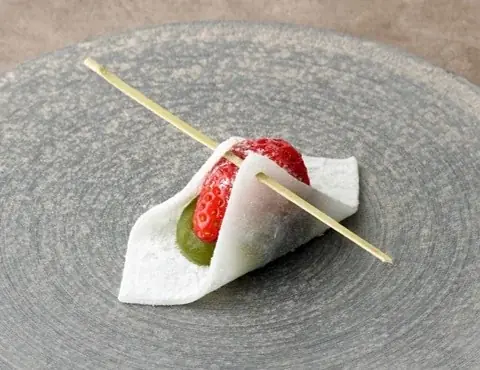【都リゾート 志摩 ベイサイドテラス】和×洋 どちらも味わう『和洋のいちごのアフタヌーンティー2026』予約スタート！ 画像 8