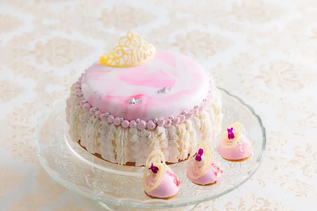 「いちご」を主役に春の芳醇なフレーバーが溢れる　ヒルトン大阪　【ストロベリースイーツビュッフェ　～Marie Antoinette～】 画像 5