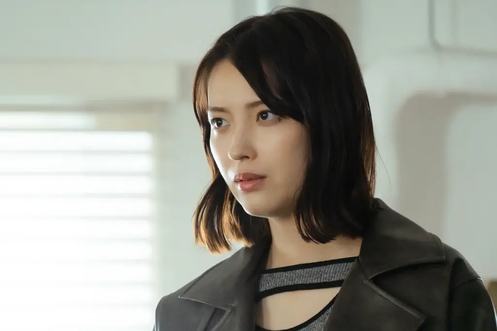 ABEMAオリジナルドラマ『スキャンダルイブ』#4／大物俳優の性加害疑惑に“芸能事務所社長”柴咲コウ＆“週刊誌記者”川口春奈が禁断の共闘へ／“奏”川口春奈が涙――被害女性A子の正体は？ 画像 10