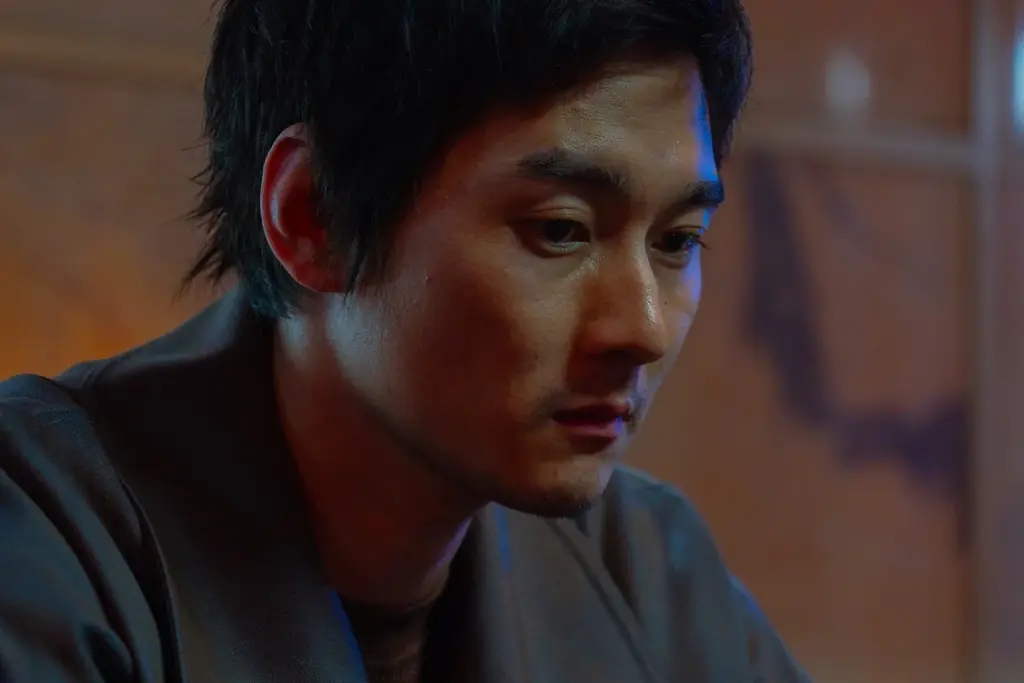 ABEMAオリジナルドラマ『スキャンダルイブ』#4／大物俳優の性加害疑惑に“芸能事務所社長”柴咲コウ＆“週刊誌記者”川口春奈が禁断の共闘へ／“奏”川口春奈が涙――被害女性A子の正体は？ 画像 8