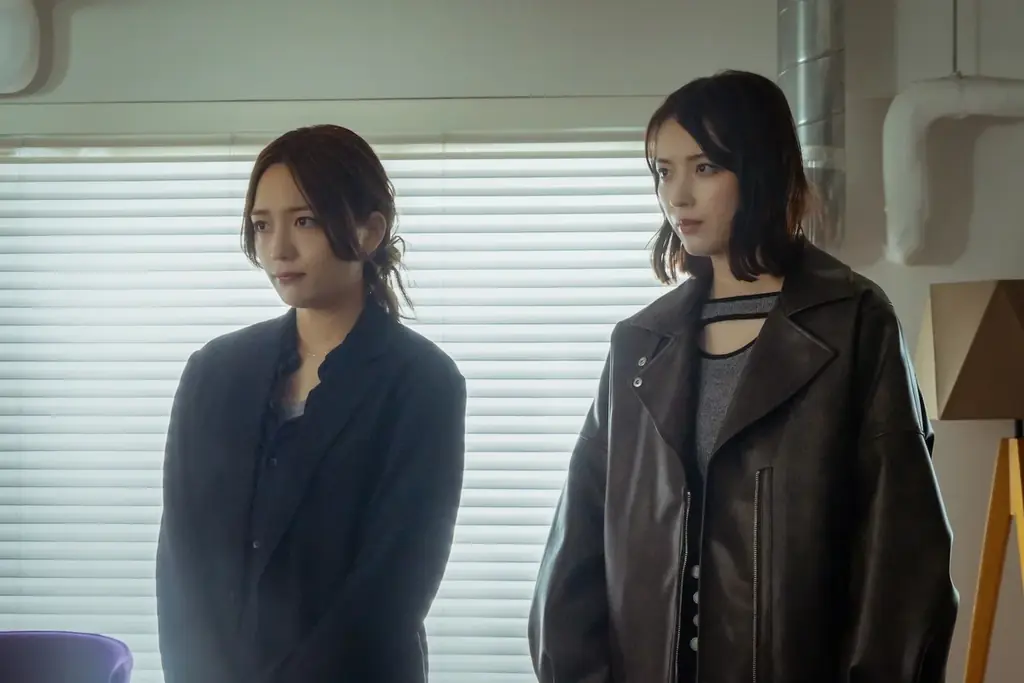 ABEMAオリジナルドラマ『スキャンダルイブ』#4／大物俳優の性加害疑惑に“芸能事務所社長”柴咲コウ＆“週刊誌記者”川口春奈が禁断の共闘へ／“奏”川口春奈が涙――被害女性A子の正体は？ 画像 9