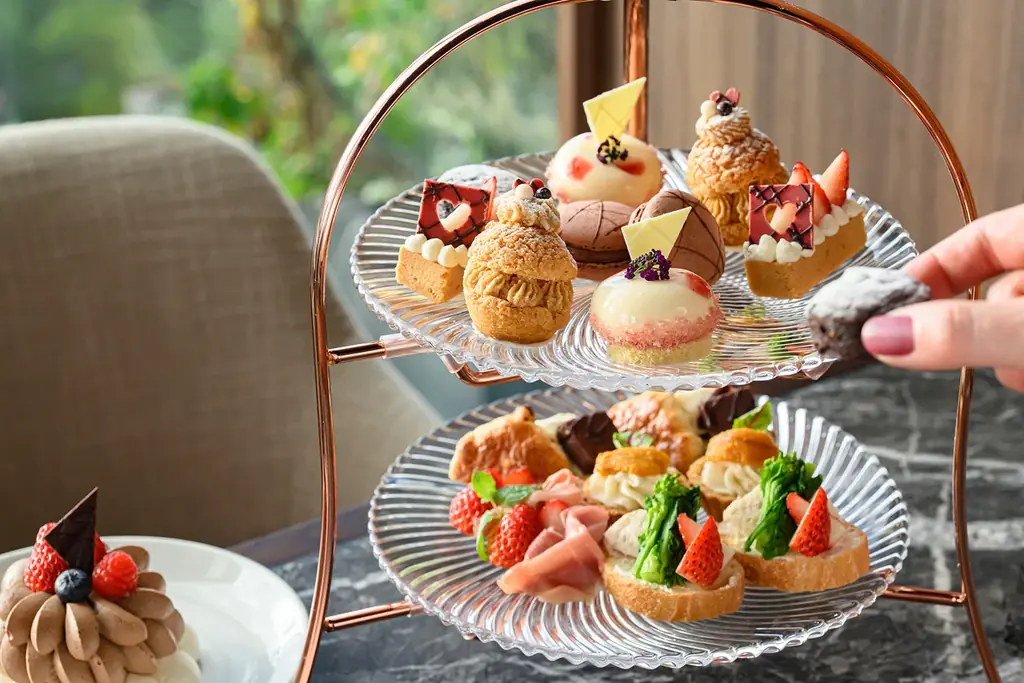 いちご×チョコレートのアフタヌーンティーが登場。甘酸っぱいいちごと、多彩なチョコレートが奏でるご褒美タイム／ザ ロイヤルパークホテル アイコニック 名古屋 画像 2