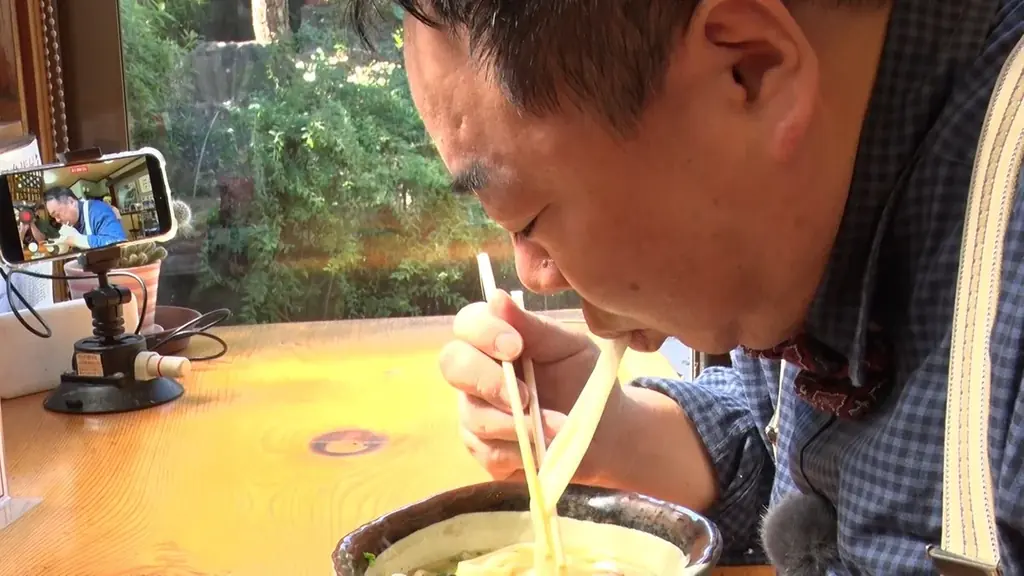 【ＢＳ日テレ】３週連続大分県のそばを紹介！　別府市で見つけた駐車場の奥にある“友だちの家”風そば屋　ドランク塚地が番組史上初、“うどん”に挑戦！？ 画像 3
