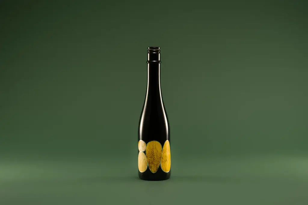 世界初！現代日本酒技術をベースに、国産大麦100%で醸す《純麦酒》誕生。LINNÉと焼酎蔵・天盃が共創し、麹の可能性を世界にひろげる【12月11日発売】 画像 1