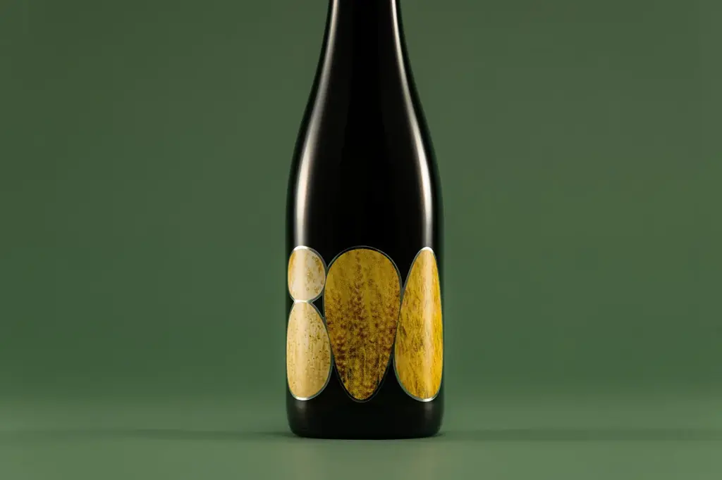 世界初！現代日本酒技術をベースに、国産大麦100%で醸す《純麦酒》誕生。LINNÉと焼酎蔵・天盃が共創し、麹の可能性を世界にひろげる【12月11日発売】 画像 2