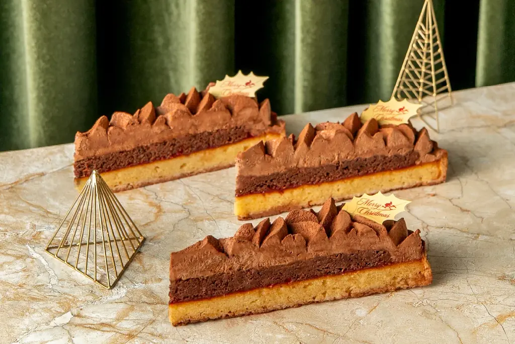 幸せの瞬間を彩る 甘いひと切れ。2025年12月20日（土）～クリスマス限定ケーキが登場。 / PATISSERIE TOOTH TOOTH 画像 4