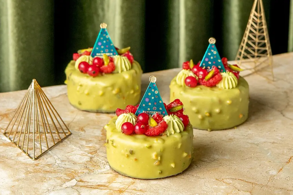 幸せの瞬間を彩る 甘いひと切れ。2025年12月20日（土）～クリスマス限定ケーキが登場。 / PATISSERIE TOOTH TOOTH 画像 6