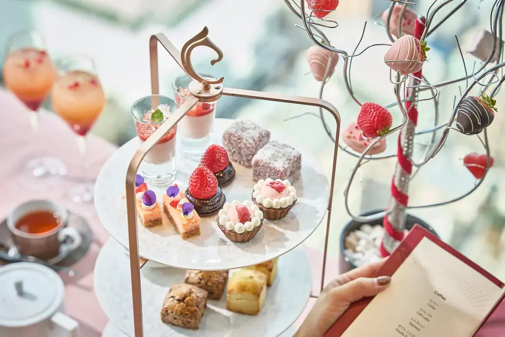苺を堪能できる大人気のアフタヌーンティーが今年も登場！「ストロベリー＆チョコレート アフタヌーンティー」12月26日(金)より提供開始。 画像 1