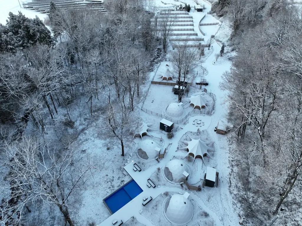 最高のリトリートを体験できる THE FIVE RIVERS FINE GLAMPING 群馬 白沢　白銀の世界で雪中サウナ　寒暖差100℃超え”雪でととのう”冬体験 画像 3