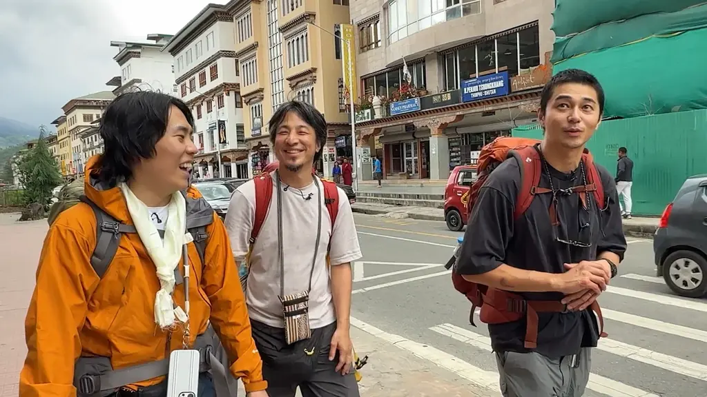 ひろゆき＆東出昌大、令和ロマン・くるまを大絶賛「神に愛されてる」「M-1二連覇を成し遂げた時代の寵児」／『世界の果てに、くるま置いてきた』ひろゆき＆東出昌大インタビューレポート 画像 2