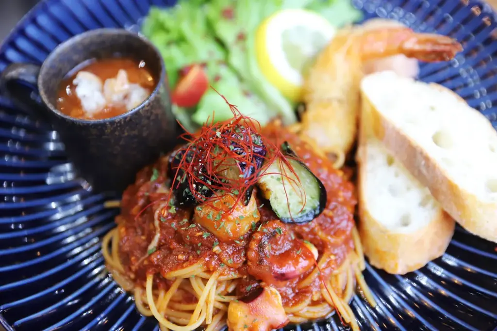 大阪・WHATAWONのカフェから冬のごちそう。焼きたてパイ×本格ビーフシチュー提供開始 画像 3