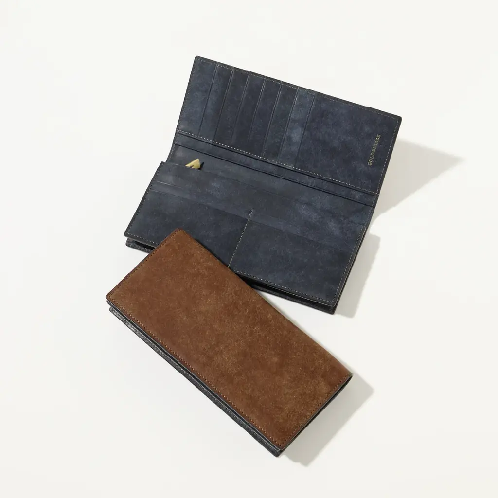 【新色登場】金の採掘現場に広がる“岩肌と湖”を表現。最高級プエブロレザー「ゴールドマイニング」シリーズより、「キャニオンブルー」が4モデルで同時発売 画像 1