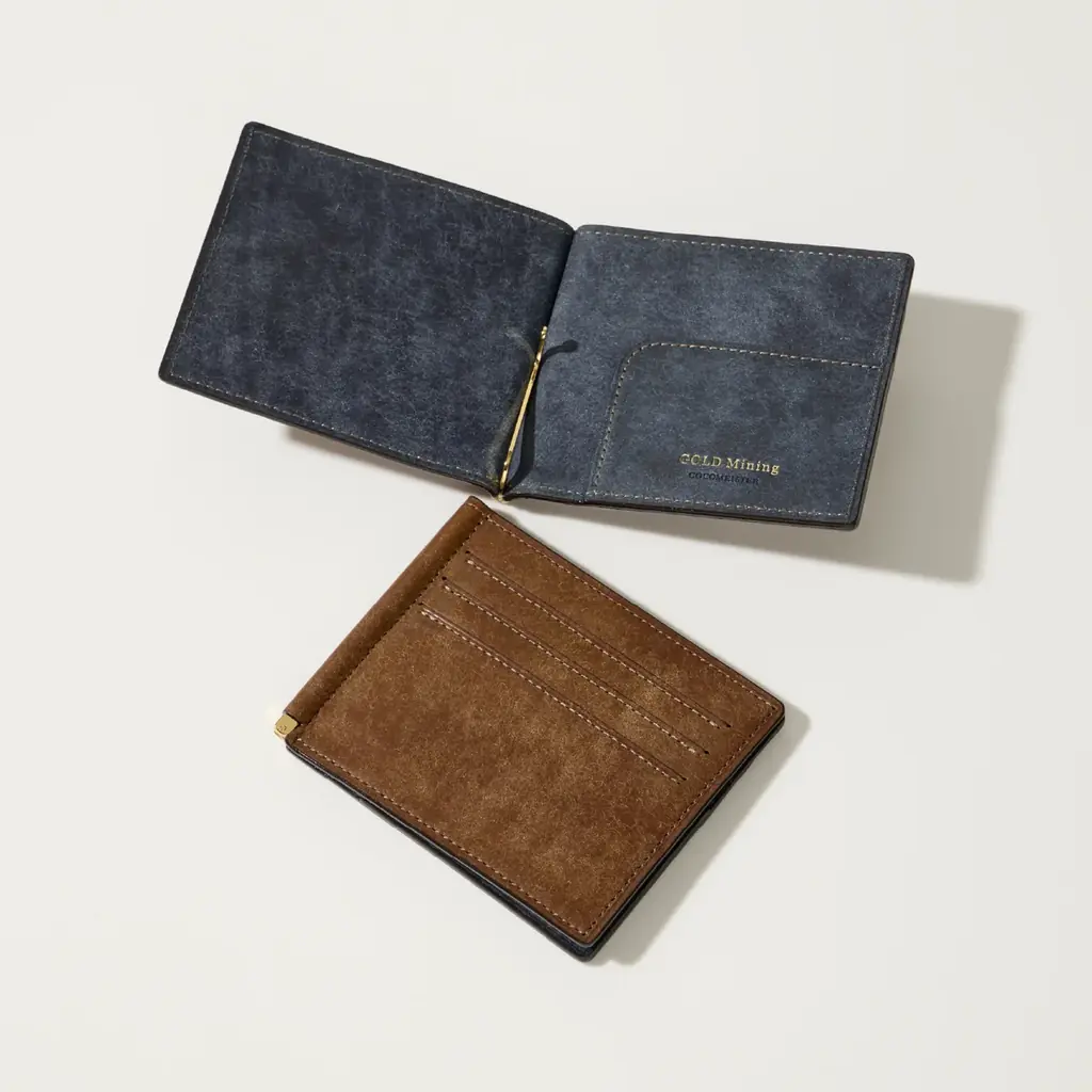 【新色登場】金の採掘現場に広がる“岩肌と湖”を表現。最高級プエブロレザー「ゴールドマイニング」シリーズより、「キャニオンブルー」が4モデルで同時発売 画像 4