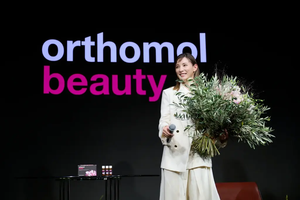 加藤あいさんお誕生日のサプライズ演出も。「オーソモル・ビューティ」アンバサダー就任発表会を12月12日（金）に開催 画像 4