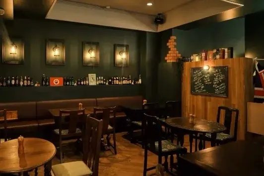 【テンポス不動産】英国の熱気と伝統の味を名古屋・東区東片端町で！仕事帰り、一人でも気軽に立ち寄れる本格ブリティッシュパブ「イギリス酒場 Lazward（ラズワード）」が誕生！ 画像 4