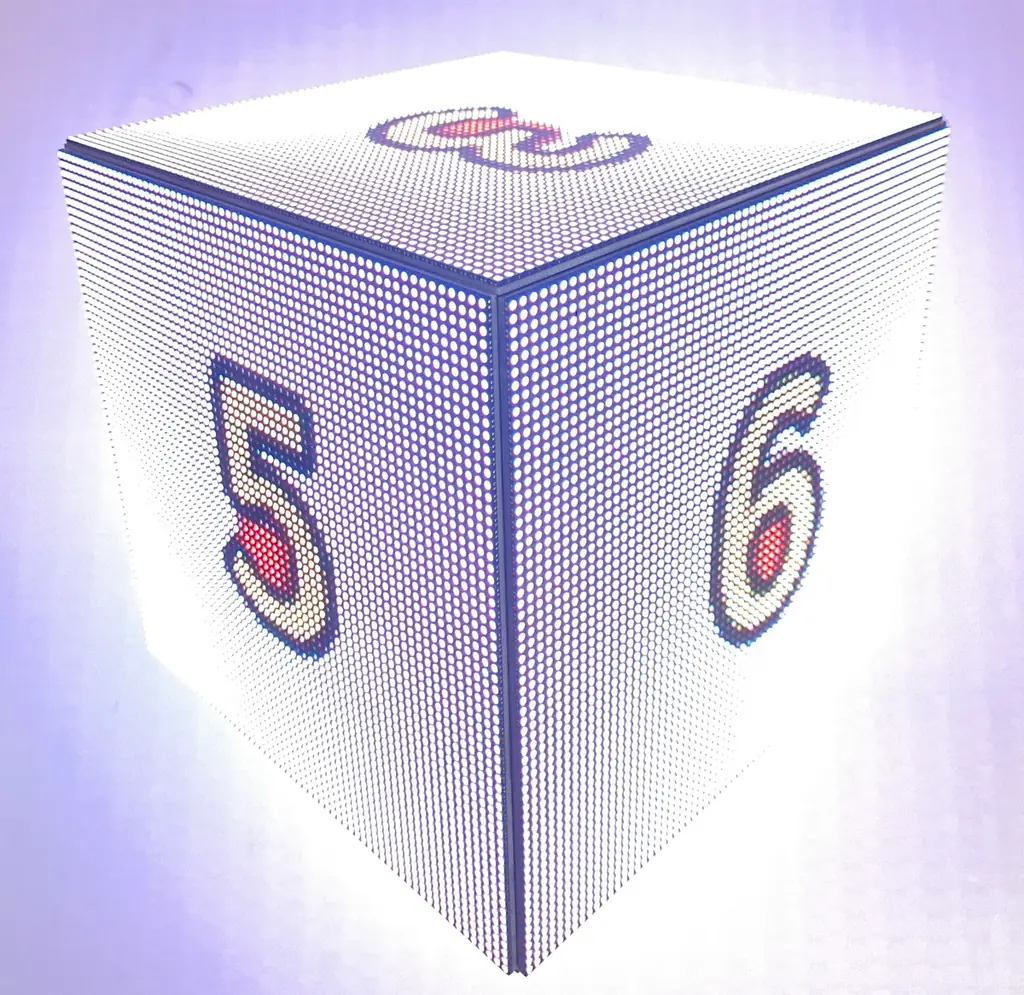 新製品 手のひらサイズの「 LED CUBE パネル 」バッテリー内蔵により、気軽に設置が可能、店舗内のデジタルサイネージやエンタメへの活用など幅広くご使用ができます。 画像 3