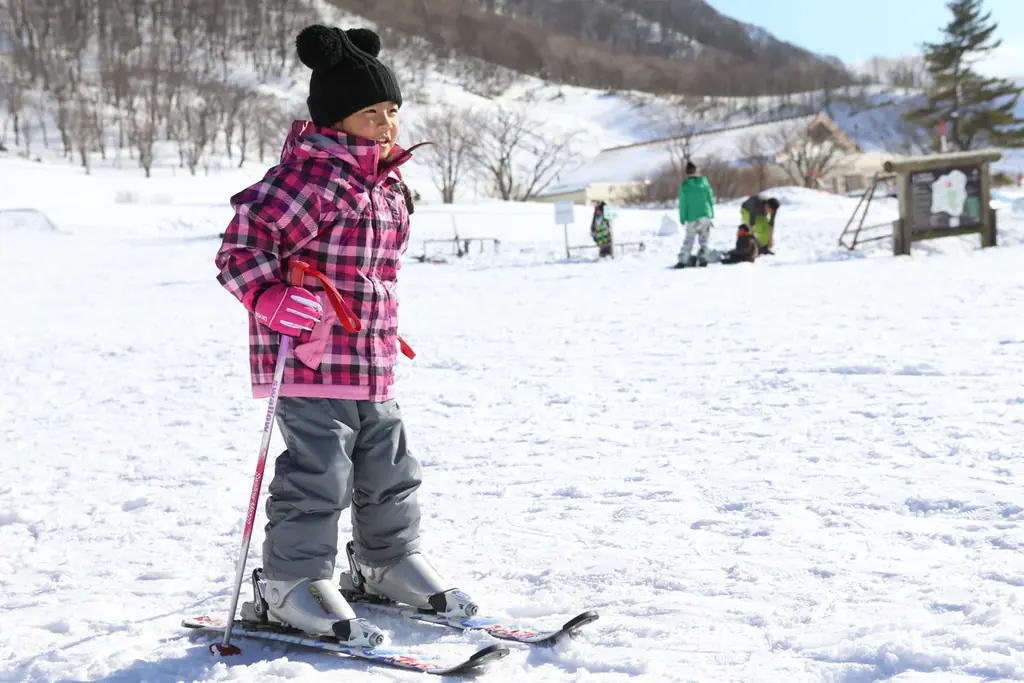 西日本でもトップクラスの雪質と雪量が自慢　休暇村奥大山「鏡ヶ成（かがみがなる）スキー場」が12月20日（土）オープン　～オープン当日は運行するリフト代が無料！～ 画像 4