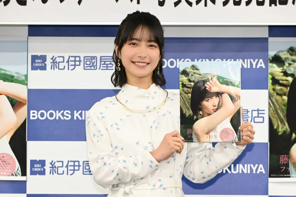 藤﨑ゆみあ、メテオラで撮影した初写真集が発売