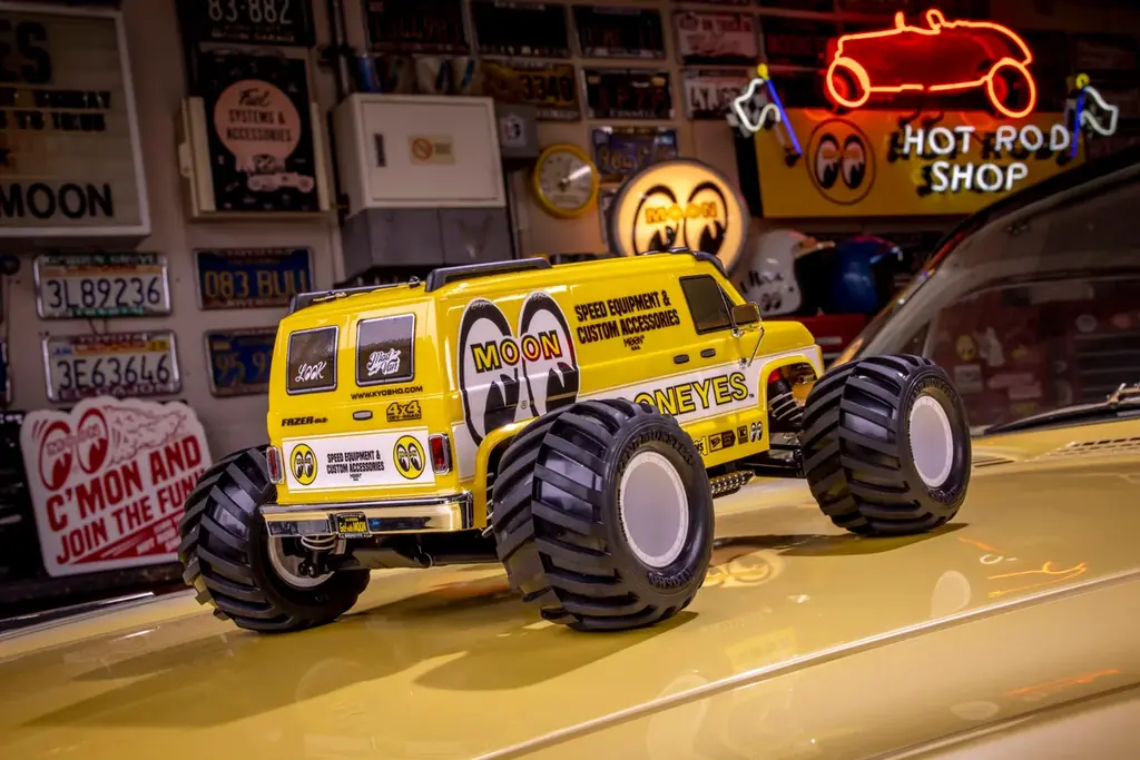 【京商】アメリカンカスタムの雄「MOONEYES」とのコラボRCカーを発売決定。アイコニックな黄色いボディを再現 画像 2