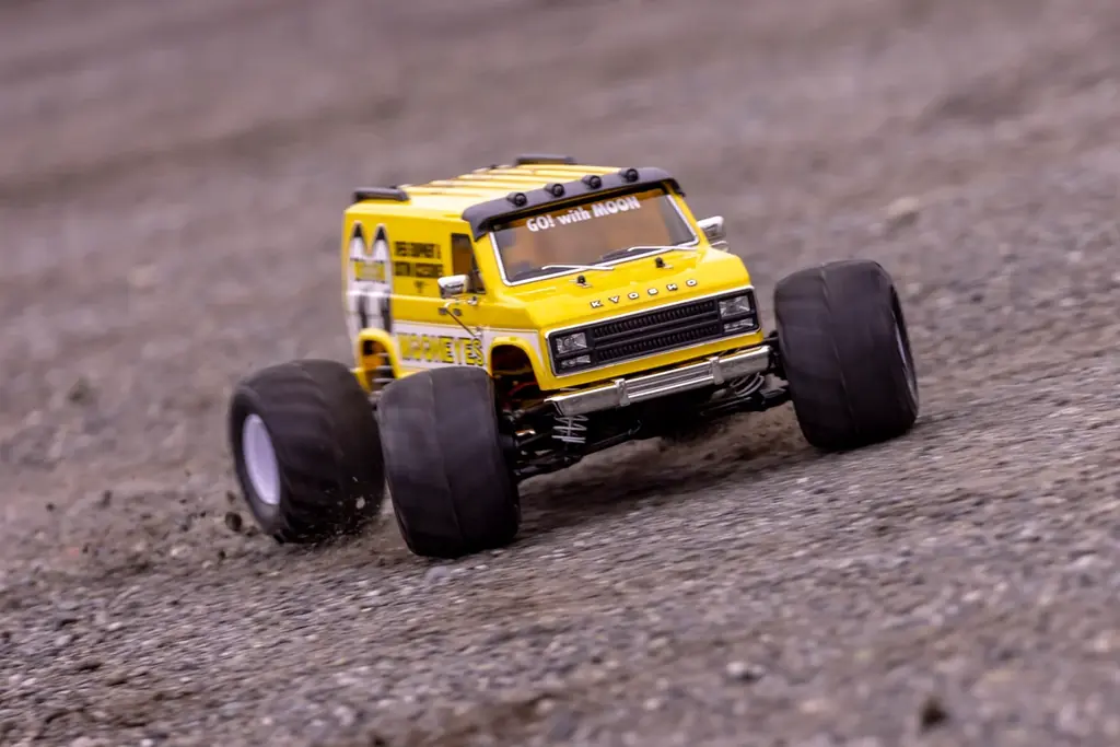 【京商】アメリカンカスタムの雄「MOONEYES」とのコラボRCカーを発売決定。アイコニックな黄色いボディを再現 画像 21