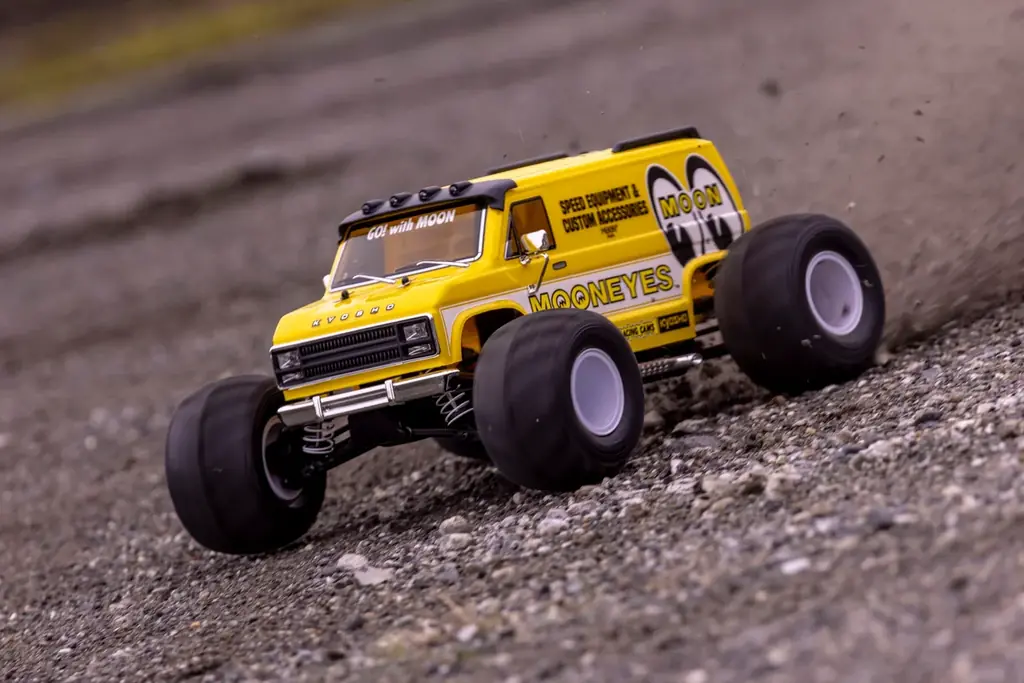 【京商】アメリカンカスタムの雄「MOONEYES」とのコラボRCカーを発売決定。アイコニックな黄色いボディを再現 画像 22