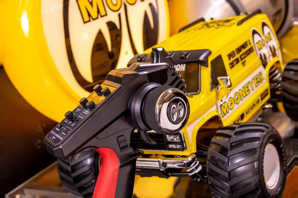 【京商】アメリカンカスタムの雄「MOONEYES」とのコラボRCカーを発売決定。アイコニックな黄色いボディを再現 画像 4