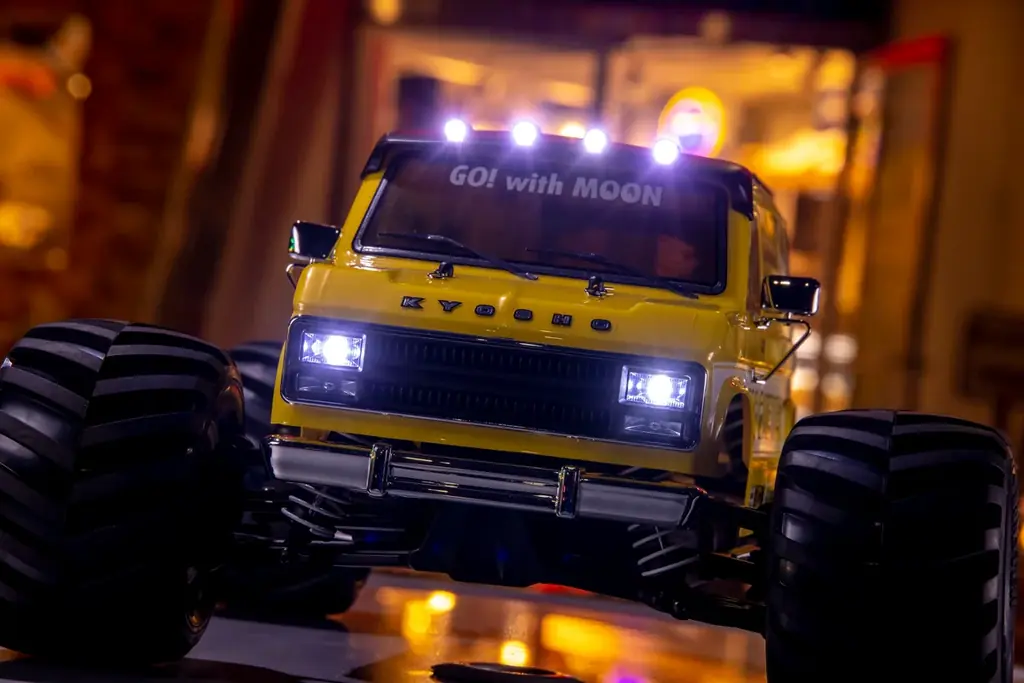 【京商】アメリカンカスタムの雄「MOONEYES」とのコラボRCカーを発売決定。アイコニックな黄色いボディを再現 画像 5