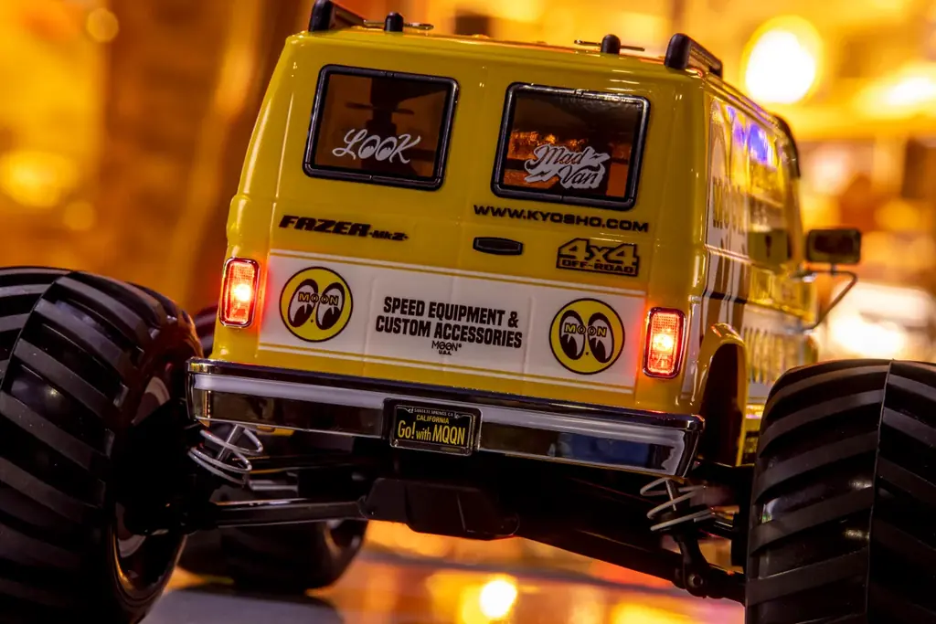 【京商】アメリカンカスタムの雄「MOONEYES」とのコラボRCカーを発売決定。アイコニックな黄色いボディを再現 画像 6