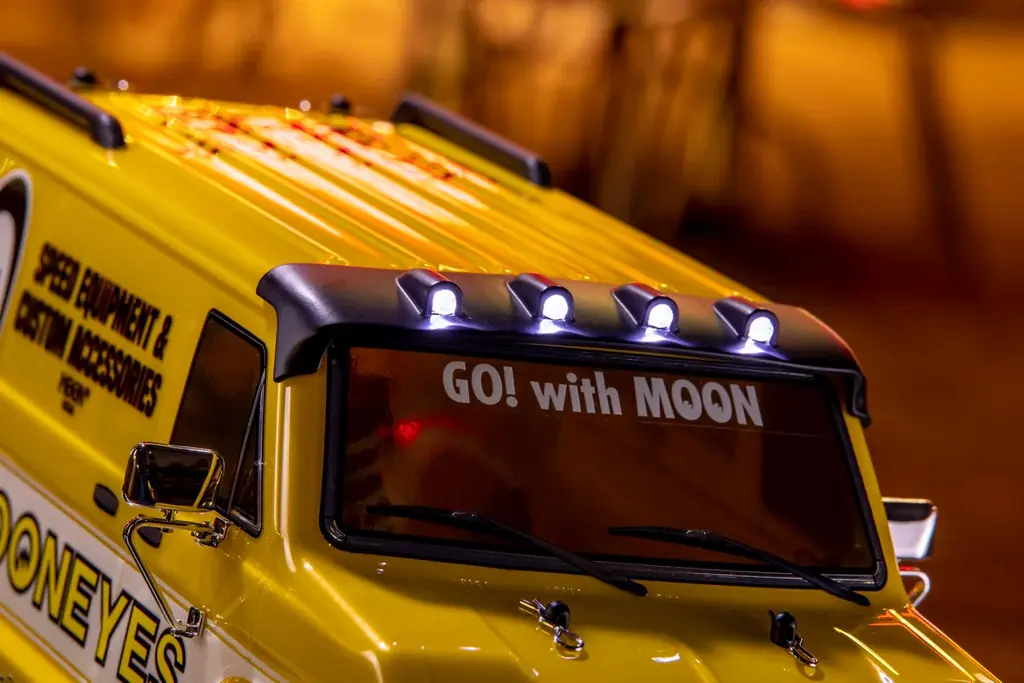 【京商】アメリカンカスタムの雄「MOONEYES」とのコラボRCカーを発売決定。アイコニックな黄色いボディを再現 画像 7