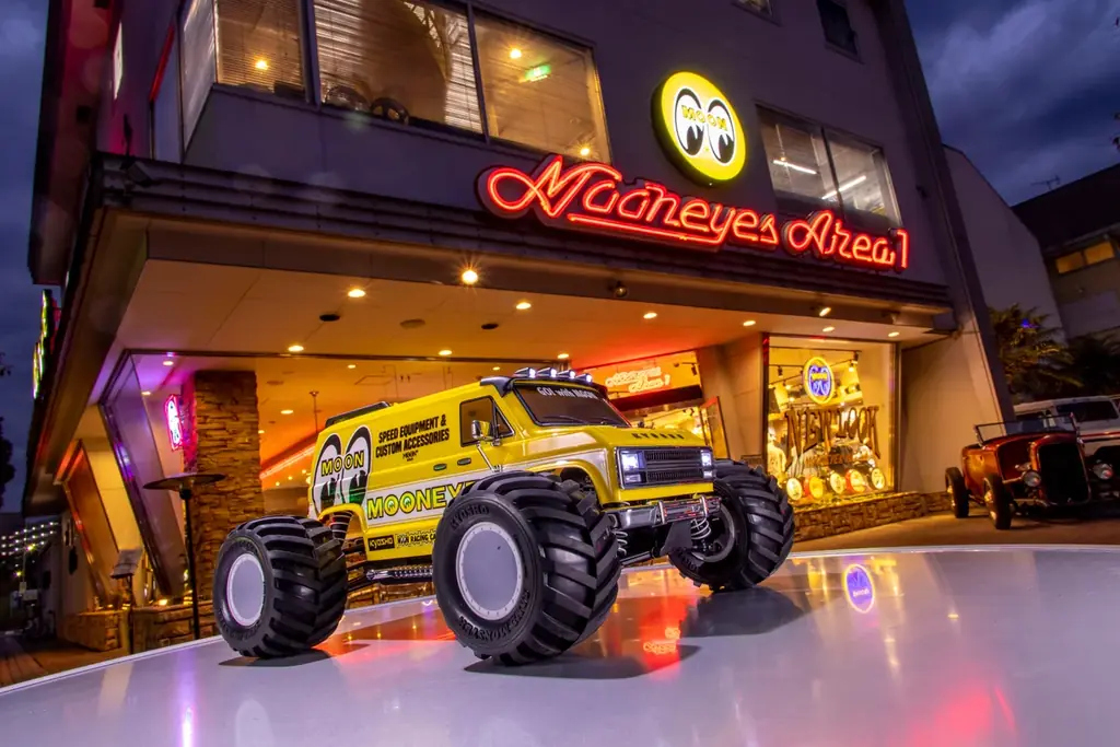 【京商】アメリカンカスタムの雄「MOONEYES」とのコラボRCカーを発売決定。アイコニックな黄色いボディを再現 画像 9