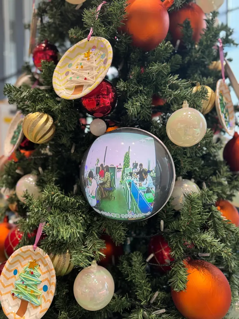 学研本社ロビーに「創業80周年 学研グループのあゆみ」体験型クリスマスツリーが登場 画像 5