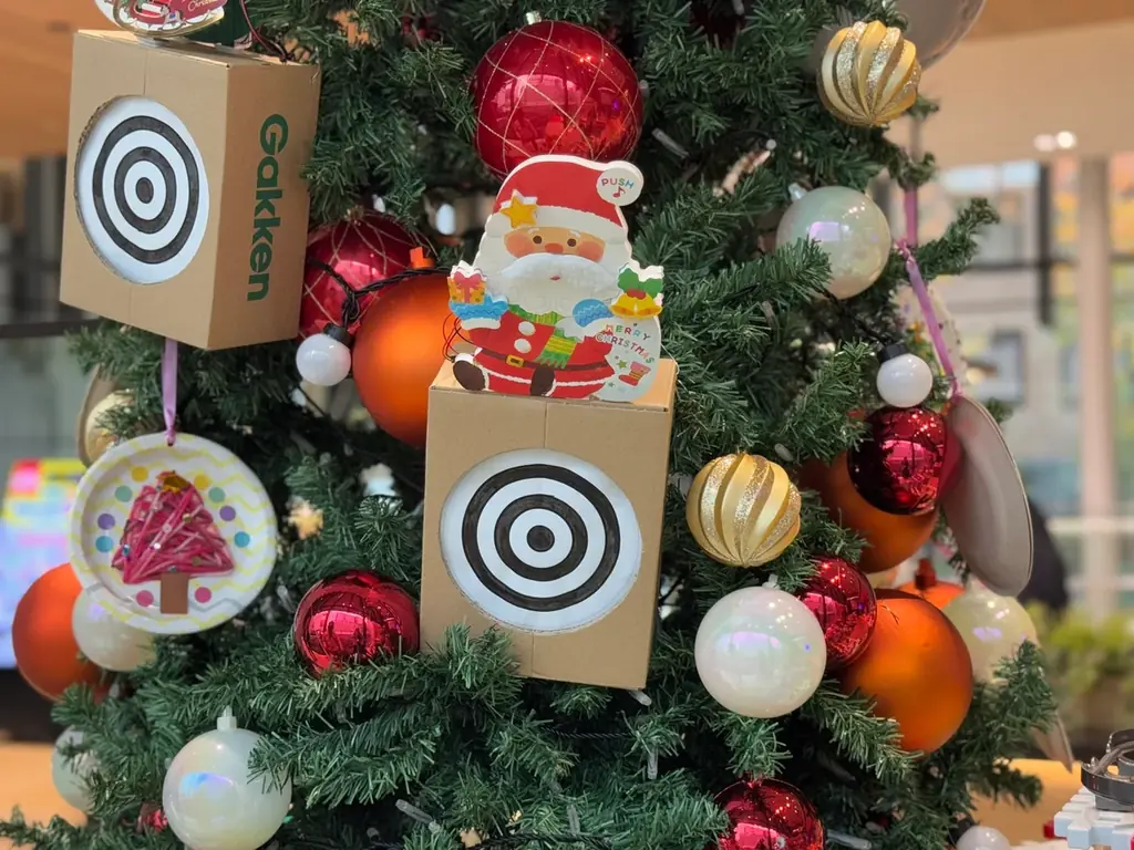 学研本社ロビーに「創業80周年 学研グループのあゆみ」体験型クリスマスツリーが登場 画像 6