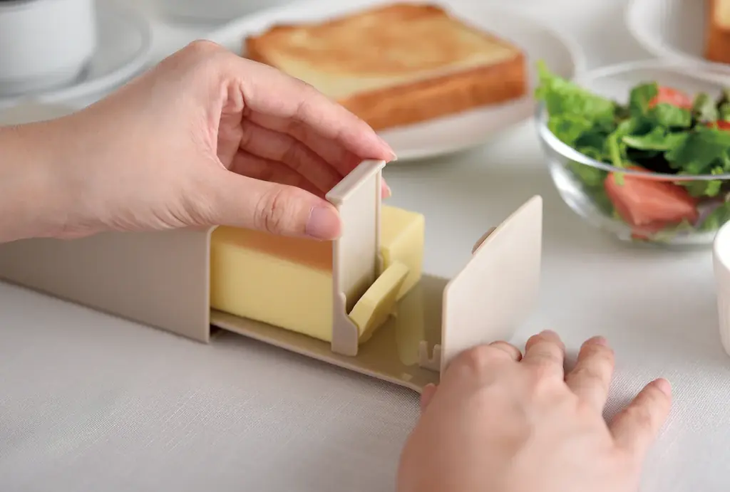 冷蔵庫のドアポケットにすっぽり！“立てて”収納できる場所を取らないバターケース 画像 5