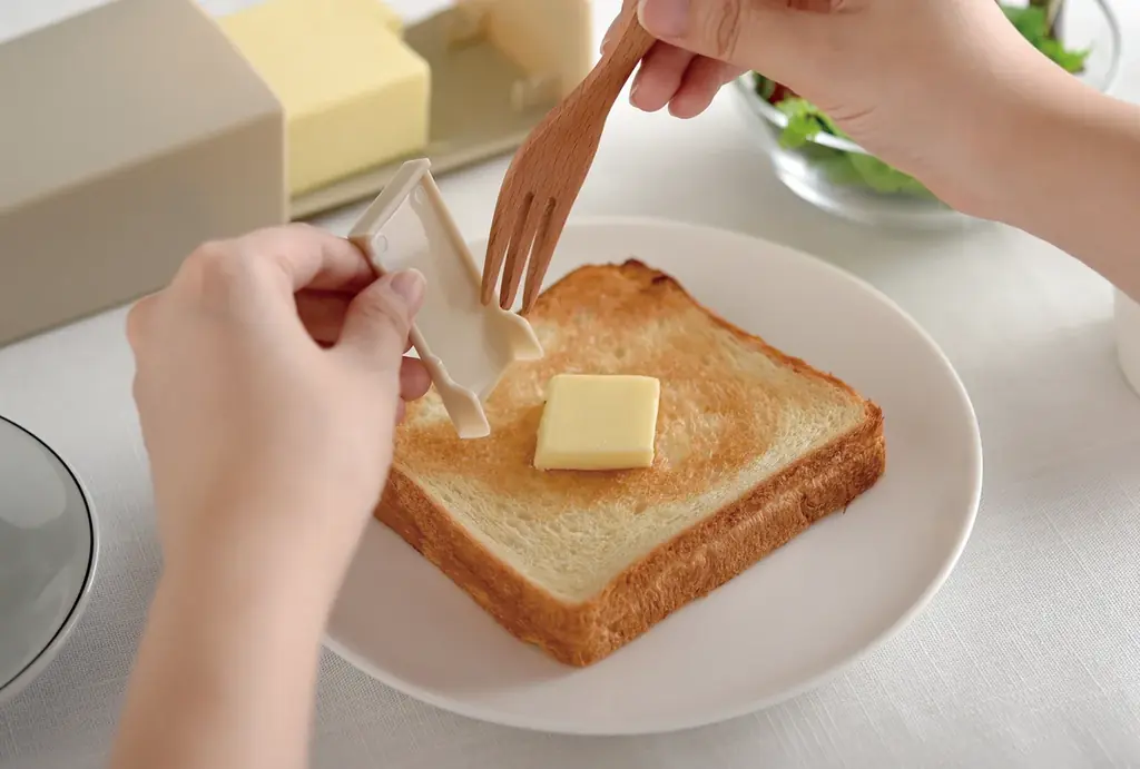 冷蔵庫のドアポケットにすっぽり！“立てて”収納できる場所を取らないバターケース 画像 6