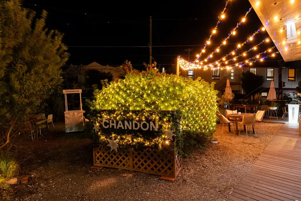 ホリデーシーズンを煌びやかに彩る「シャンドン ウィンター プロモーション」星降る夜を思わせる限定特別装飾が「AWkitchen GARDEN 鎌倉」に登場！ 画像 1