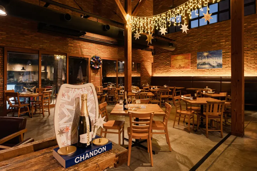 ホリデーシーズンを煌びやかに彩る「シャンドン ウィンター プロモーション」星降る夜を思わせる限定特別装飾が「AWkitchen GARDEN 鎌倉」に登場！ 画像 2